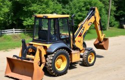 Экскаватор-погрузчик Hidromek: универсал, который работает без лишних слов