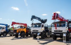 Мир спецтехники: сравнительный обзор моделей КМУ и преимущества аренды манипулятора для сельхозработ и строительства