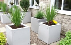 Бетонные вазоны: от классики до «умных» моделей будущего